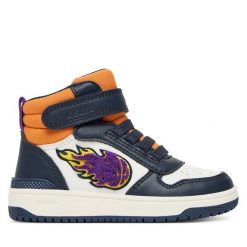 Sneakersy Geox. Białe trampki i tenisówki chłopięce Geox, bez wzorów, bez zapięcia. Za 159.99 zł.