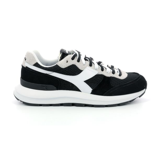 Trenerzy Diadora Kmaro. Białe buty sportowe męskie Diadora, bez zapięcia. W wyprzedaży za 420.00 zł.