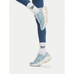 Buty do biegania Reebok. Niebieskie obuwie sportowe damskie Reebok, bez wzorów, do biegania. Za 349.99 zł.