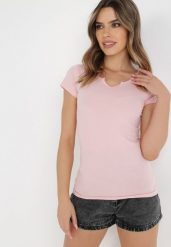 Jasnoróżowy T-shirt Aerippe. Czerwone bluzki damskie Born2be, l, z aplikacjami, z bawełny, klasyczne, bez kołnierzyka. Za 29.99 zł.