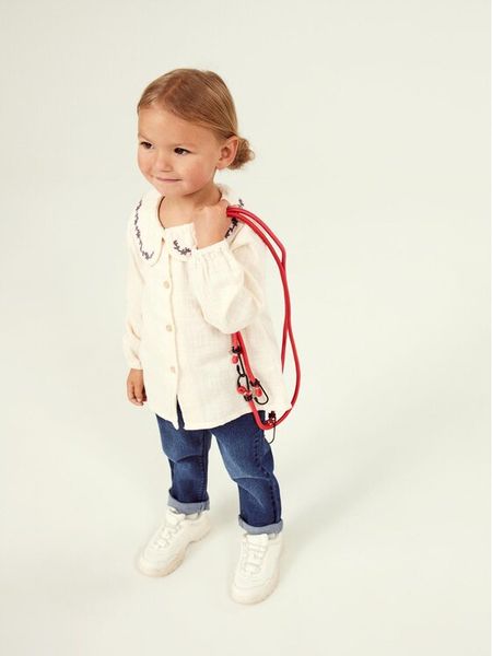 NAME IT Koszula 13218782 Écru Regular Fit. Bluzki dla dziewczynek Name it, bez wzorów, z bawełny, bez ramiączek. Za 99.99 zł.