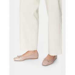 Baleriny JENNY. Czerwone baleriny damskie Jenny, bez wzorów, bez obcasa. Za 79.99 zł.