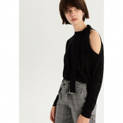 Sweter z odkrytym ramieniem - Czarny. Czarne swetry damskie Sinsay. Za 59.99 zł.