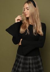 Czarny Prążkowany Sweter z Wiskozą z Rozszerzanymi Rękawami Sediva. Czarne swetry damskie Born2be, uniwersalny, bez wzorów, z dzianiny, biznesowe, bez kołnierzyka, bez ramiączek, długie, bez kaptura. Za 99.99 zł.