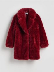 Płaszcz z imitacji futra - czerwony. Czerwone płaszcze damskie Reserved, l, bez wzorów, bez kaptura. Za 459.99 zł.