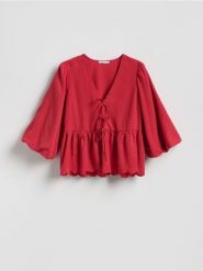 Bluzka z lyocellem - czerwony. Czerwone bluzki damskie Reserved, l, bez wzorów, z lyocellu, bez kołnierzyka, bez ramiączek. Za 119.99 zł.