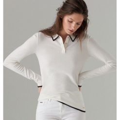 Dopasowany sweter z kołnierzykiem - Kremowy. Swetry damskie Mohito. W wyprzedaży za 39.99 zł.