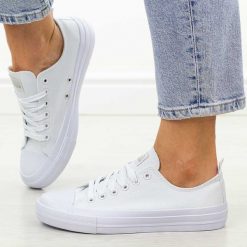 Białe trampki damskie American Club Lh102. Białe obuwie sportowe damskie American CLUB, bez wzorów, z jeansu, biznesowe, bez zapięcia. Za 99.00 zł.
