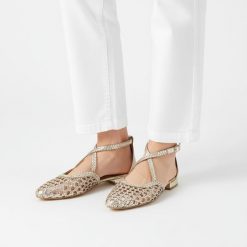 Czółenka damskie Gioseppo, płaska podeszwa pleciona struktura pasek w kształcie litery T regulowane zapięcie stabilne dopasowanie lekka forma subteln. Szare klapki damskie Hot Potatoes by Gioseppo, w ażurowe wzory, bez obcasa, na obcasie, bez zapięcia. Za 314.90 zł.