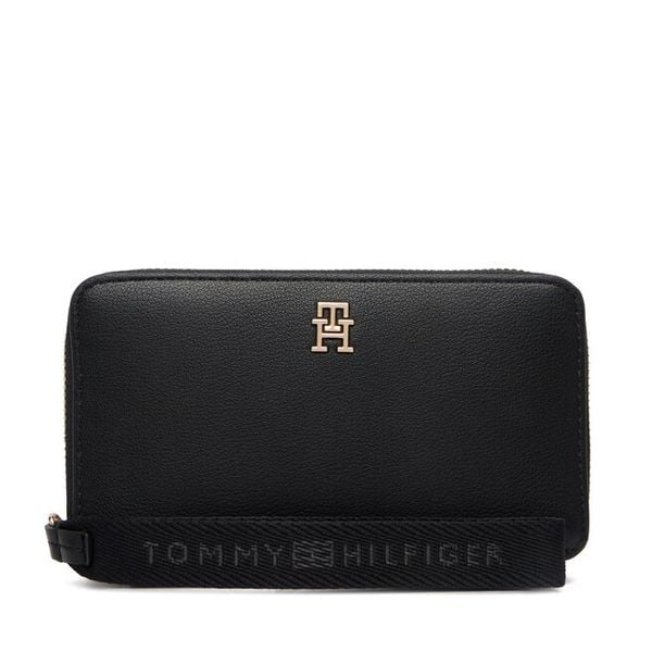 Portfel Tommy Hilfiger. Czarne portfele damskie Tommy Hilfiger, bez wzorów. Za 269.99 zł.
