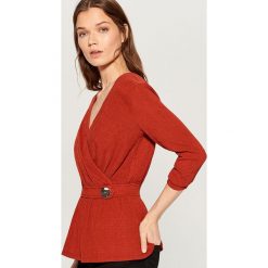 Bluzka z kopertową zakładką - Brązowy. Bluzki damskie marki Mohito. W wyprzedaży za 39.99 zł.
