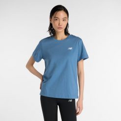 Koszulka damska New Balance WT41509SRU – niebieska. Niebieskie t-shirty damskie New Balance, l, bez wzorów, z bawełny, eleganckie, bez kołnierzyka. Za 129.99 zł.