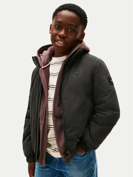 Tommy Hilfiger Kurtka przejściowa KB0KB09852 Czarny Regular Fit. Czarne kurtki i płaszcze dla chłopców Tommy Hilfiger, bez wzorów, z syntetyku, bez kaptura. Za 569.99 zł.