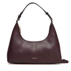 Torebka Calvin Klein. Czerwone torebki do ręki damskie Calvin Klein, bez wzorów, klasyczne, bez dodatków. Za 359.99 zł.