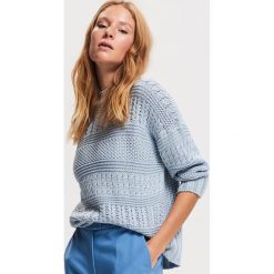 Sweter z ozdobnymi splotami - Niebieski. Swetry damskie marki Reserved. W wyprzedaży za 49.99 zł.