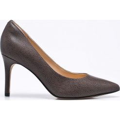 Clarks - Szpilki. Brązowe szpilki damskie Clarks, bez wzorów, z materiału, bez obcasa, bez zapięcia. W wyprzedaży za 179.90 zł.