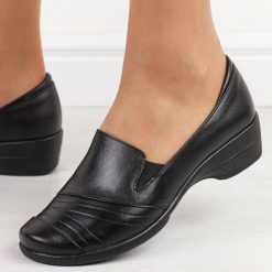 Czarne skórzane Polskie półbuty damskie Gregors 421. Czarne półbuty damskie GREGORS, na wiosnę, bez wzorów, z jeansu, biznesowe, bez obcasa, na koturnie, bez zapięcia. Za 349.00 zł.