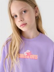 4F T-shirt oversize z nadrukiem dziewczęcy - fioletowy 122 (6-7 lat). Fioletowe t-shirty i topy dla dziewczynek 4f, bez wzorów, z bawełny, bez ramiączek. W wyprzedaży za 19.99 zł.