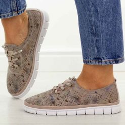 Beżowe multi ażurowe skórzane półbuty damskie Filippo Dp7671/26. Brązowe półbuty damskie Filippo, na jesień, w ażurowe wzory, z jeansu, casualowe, z okrągłym noskiem, bez obcasa, na płaskiej podeszwie, bez zapięcia. Za 219.00 zł.