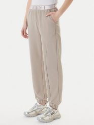 EA7 Emporio Armani Spodnie dresowe 7W001154 AF12501 U6225 Beżowy Regular Fit. Brązowe spodnie dresowe damskie EA7 Emporio Armani, m, bez wzorów, z dresówki. Za 489.99 zł.