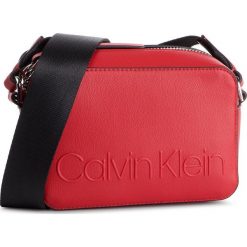 Torebka CALVIN KLEIN - Edged Camera Bag K60K605276 635. Listonoszki damskie marki Calvin Klein. Za 359.00 zł.
