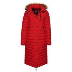 Damska długa kurtka z kapturem Superdry Fuji. Czerwone kurtki damskie Superdry., na zimę, xs, z aplikacjami, z nylonu, z kapturem. Za 723.05 zł.