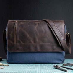 Belveder Torba Vintage Męska na Ramię Skóra i Płótno Brązowo Granatowa Belve. Brązowe torby na ramię męskie Belveder, bez wzorów, ze skóry, vintage, na ramię, małe. Za 279.90 zł.
