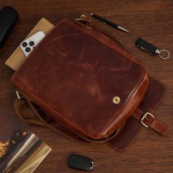 Torba męska skórzana na ramię zgrabna elegancka Beltimore brązowa N23. Brązowe torby na ramię męskie bez wzorów, eleganckie, na ramię. Za 199.99 zł.