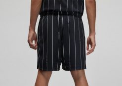 Spodenki męskie nike air jordan essentials printed shorts black. Czarne szorty męskie Nike, na lato, l, bez wzorów, z materiału, klasyczne. Za 351.00 zł.