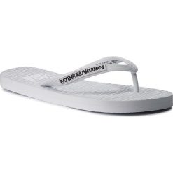 Japonki EA7 EMPORIO ARMANI - XCQ002 XCC08 D611 White/Black. Białe klapki damskie EA7 Emporio Armani, bez wzorów, z materiału, bez obcasa, bez zapięcia. W wyprzedaży za 179.00 zł.