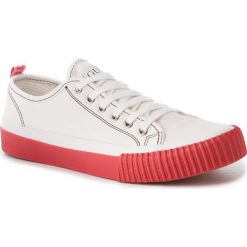 Trampki GUESS - Malibu FM6MAL FAB12 WHITE. Białe trampki męskie marki Guess, z aplikacjami, z gumy. Za 369.00 zł.
