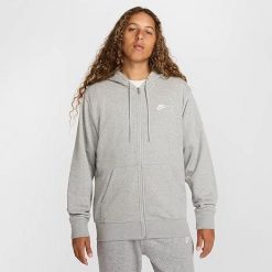 Bluza z kapturem Nike Club Fleece z zamkiem ciemnoszara. Szare bluzy męskie Nike, m, bez wzorów, z kapturem, na fitness i siłownię. Za 275.99 zł.