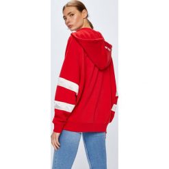 Tommy Jeans - Bluza. Czerwone bluzy damskie Tommy Jeans, z bawełny. W wyprzedaży za 399.90 zł.