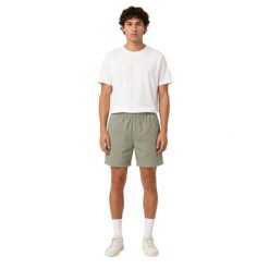 Spodenki męskie Lacoste. Zielone krótkie spodenki sportowe męskie Lacoste, m, bez wzorów, z bawełny. Za 257.00 zł.