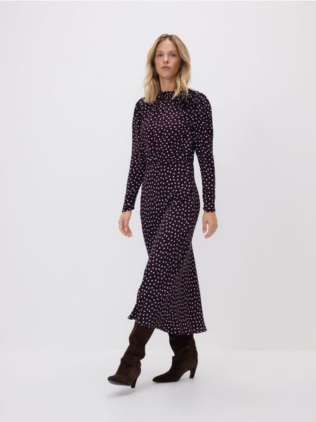 Sukienka w groszki - wielobarwny. Sukienki damskie Reserved, l, bez wzorów, z wiskozy, bez kołnierzyka, bez ramiączek. Za 239.99 zł.