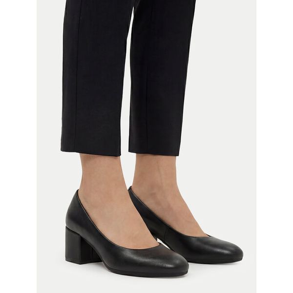 Czółenka Go Soft. Czarne czółenka damskie GO SOFT, bez wzorów, bez obcasa, bez zapięcia. Za 139.99 zł.