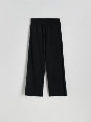 Dresowe spodnie - czarny. Czarne spodnie dresowe damskie Reserved, l, bez wzorów, z bawełny. W wyprzedaży za 69.99 zł.