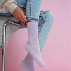 Fioletowe skarpetki damskie 1223. Fioletowe skarpety damskie Milena, bez wzorów, z bawełny. Za 16.90 zł.