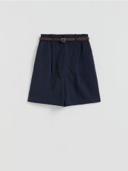 Szorty z paskiem - granatowy. Niebieskie szorty damskie Reserved, l, bez wzorów, z tkaniny. Za 99.99 zł.