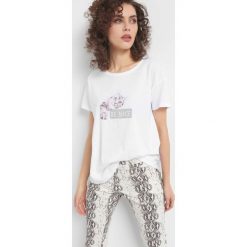 T-shirt oversize z nadrukiem. T-shirty damskie marki Orsay. W wyprzedaży za 20.00 zł.