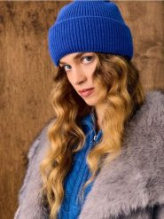 Prążkowana czapka beanie - niebieski. Niebieskie czapki i kapelusze damskie Sinsay, bez wzorów, prążkowane. Za 15.99 zł.
