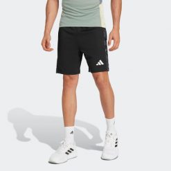 Spodenki fitness cardio męskie ADIDAS. Krótkie spodenki sportowe męskie Adidas, m, bez wzorów, z materiału, na fitness i siłownię. W wyprzedaży za 119.99 zł.