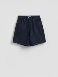Jeansowe bermudy - granatowy. Niebieskie szorty damskie Reserved, bez wzorów, z denimu. Za 99.99 zł.