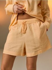 Szorty z domieszką lnu - pomarańczowy. Brązowe szorty damskie Sinsay, l, bez wzorów. Za 29.99 zł.