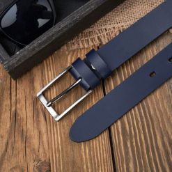 Pasek męski do jeansów 130 cm skórzany granatowy z klamrą Paolo Peruzzi PG-03-DBBL-130. Niebieskie paski damskie bez wzorów, z jeansu, eleganckie. Za 49.00 zł.