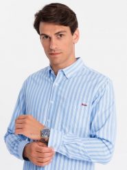 Męska koszula REGULAR FIT w białe paski z kieszonką – błękitna V2 - Rozmiar: XL. Niebieskie koszule męskie Ombre Clothing, m, bez wzorów, z bawełny, biznesowe, bez kołnierzyka, bez ramiączek. W wyprzedaży za 119.99 zł.