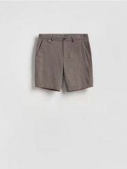 Szorty regular z lnem - brązowy. Brązowe szorty męskie Reserved, bez wzorów, z bawełny. Za 129.99 zł.