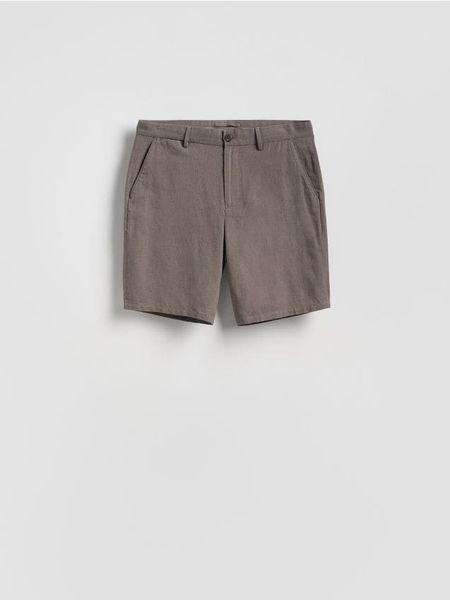 Szorty regular z lnem - brązowy. Brązowe szorty męskie Reserved, bez wzorów, z bawełny. Za 129.99 zł.