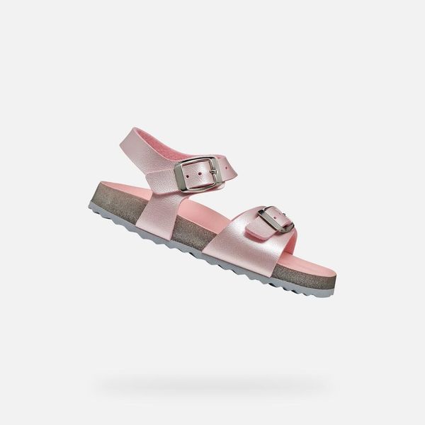 Sandały GEOX J ADRIEL GIRL Rose. Czerwone sandały damskie Geox, bez wzorów, z syntetyku, bez obcasa, bez zapięcia. Za 206.99 zł.