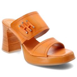 Pomarańczowe Klapki Hispanitas Stylowe Obuwie Damskie. Brązowe klapki damskie Hispanitas, z aplikacjami, eleganckie, bez obcasa, na obcasie. Za 619.00 zł.